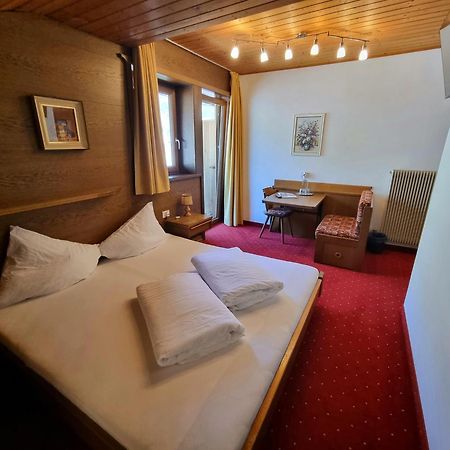 Pension Sattlerenglhof Latsch Exteriör bild