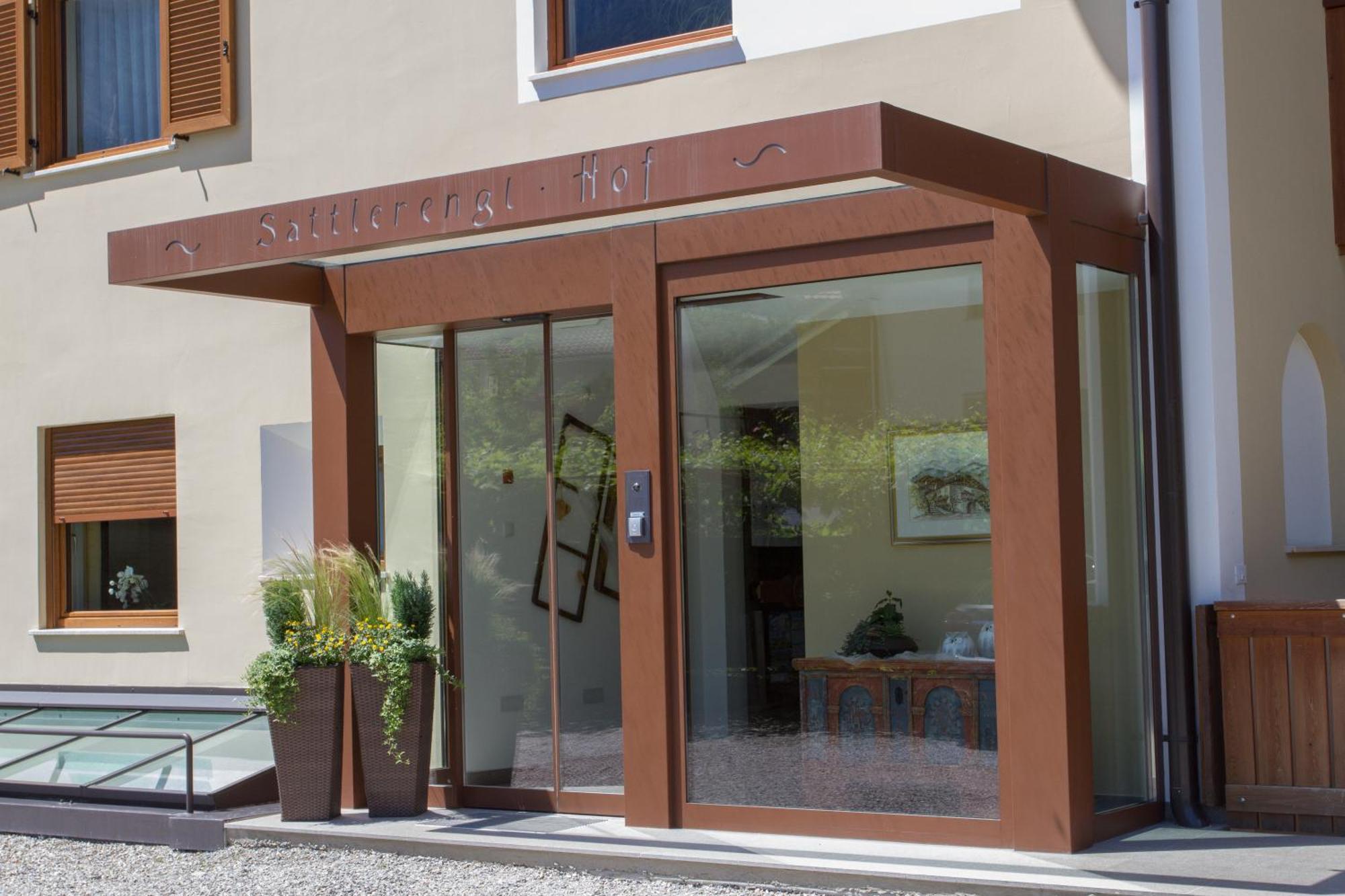 Pension Sattlerenglhof Latsch Exteriör bild