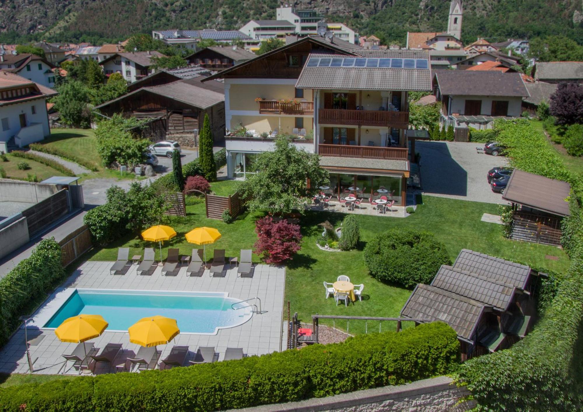 Pension Sattlerenglhof Latsch Exteriör bild