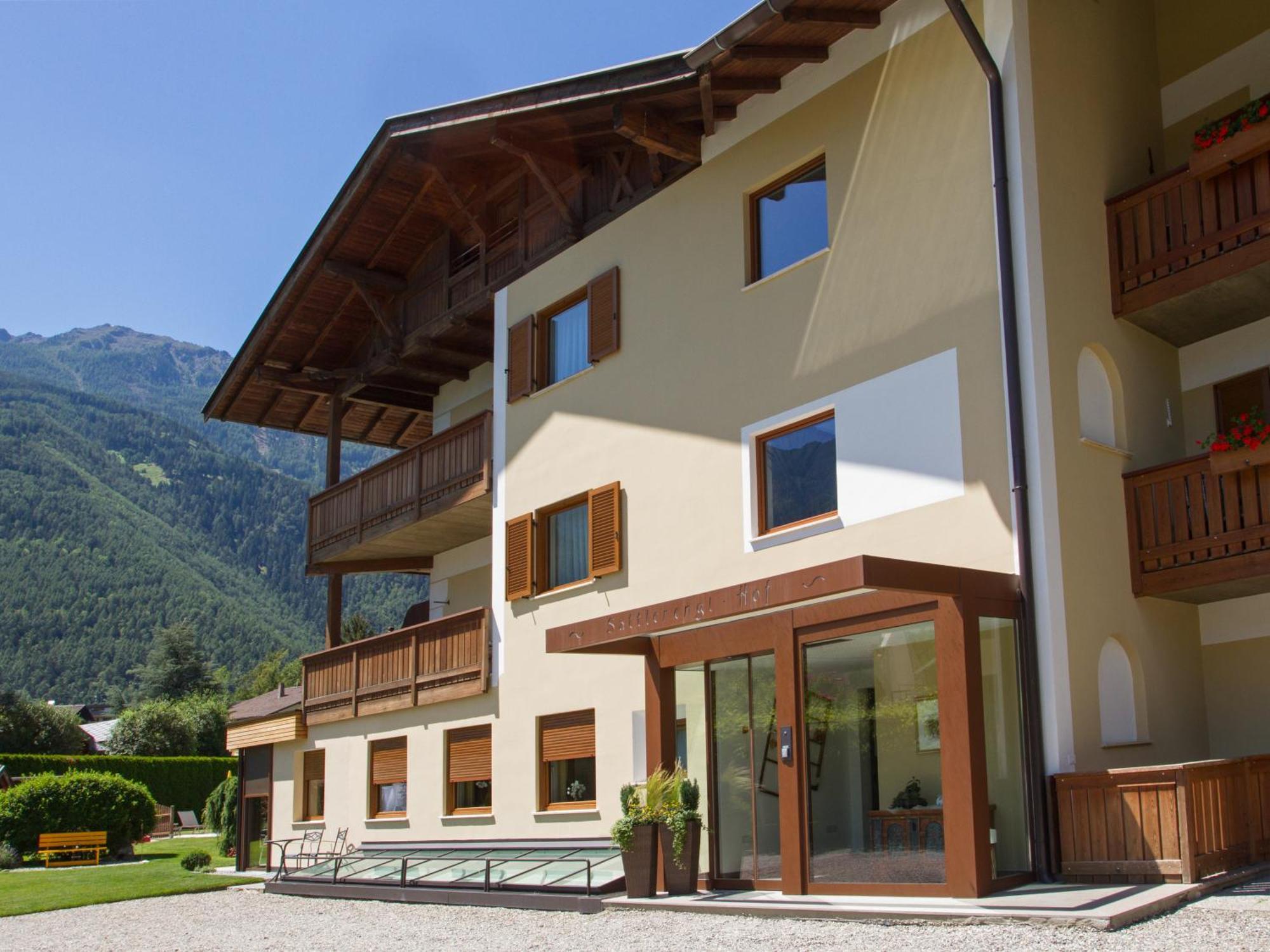 Pension Sattlerenglhof Latsch Exteriör bild
