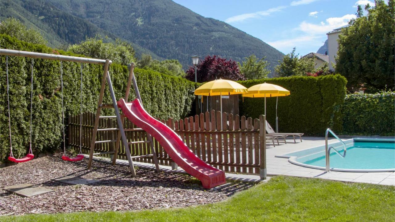 Pension Sattlerenglhof Latsch Exteriör bild